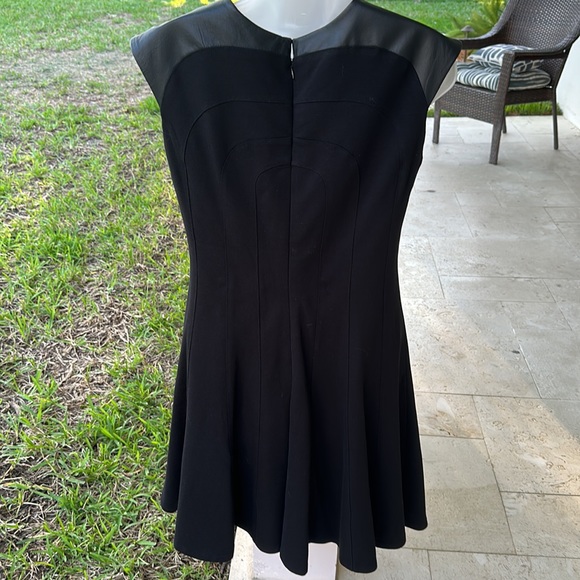 555 Los Angeles designer, black sleeveless asymmetrical w/leather midi dress - Picture 7 of 13